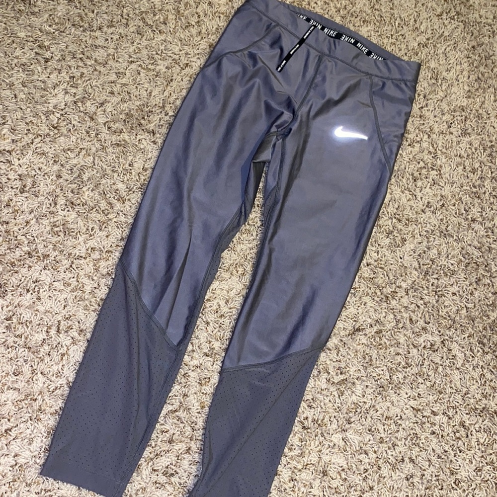 Nike purple pocket leggings